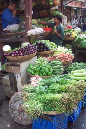 2005 Bombay street market